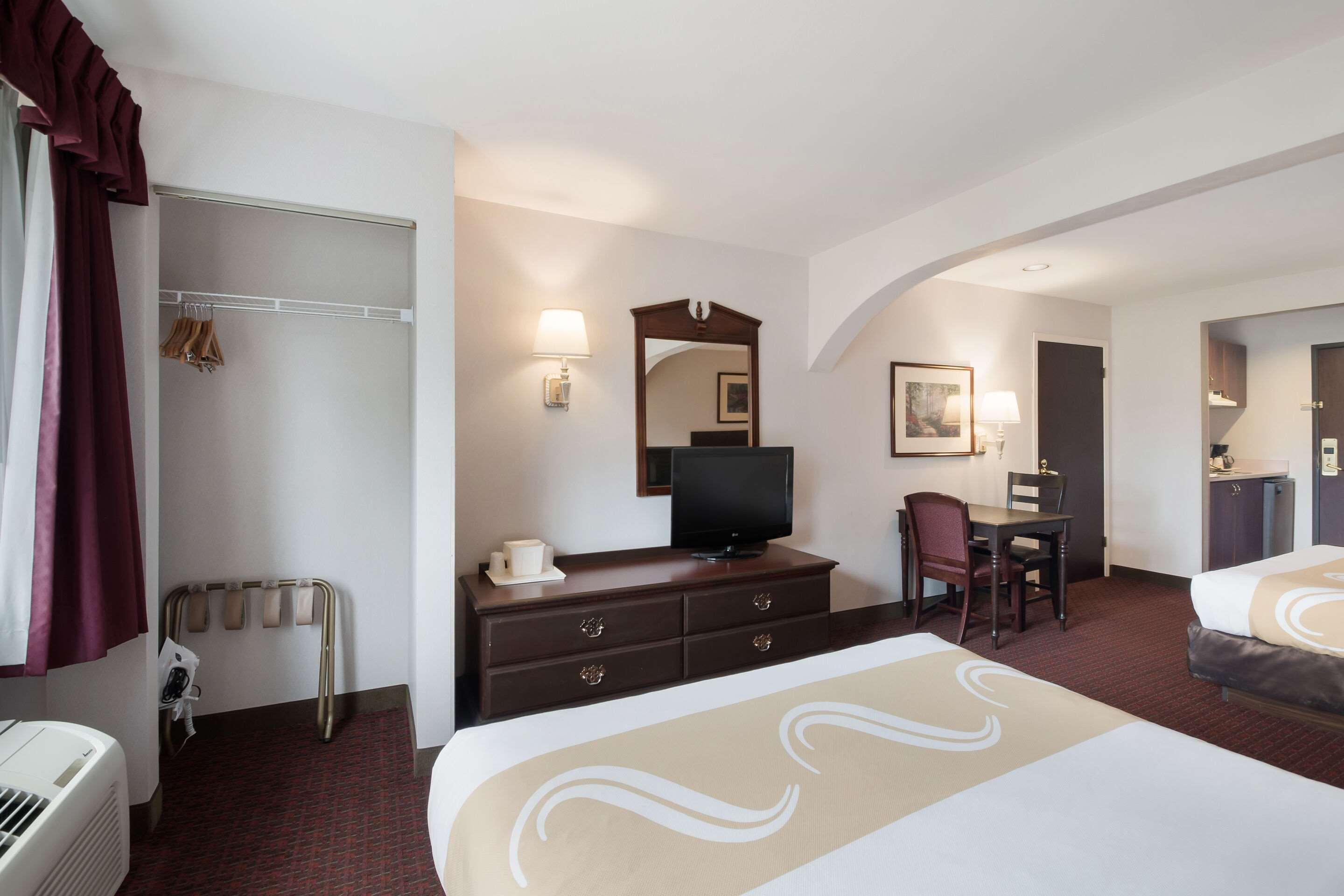 Quality Inn Grand Suites Bellingham Exterior photo