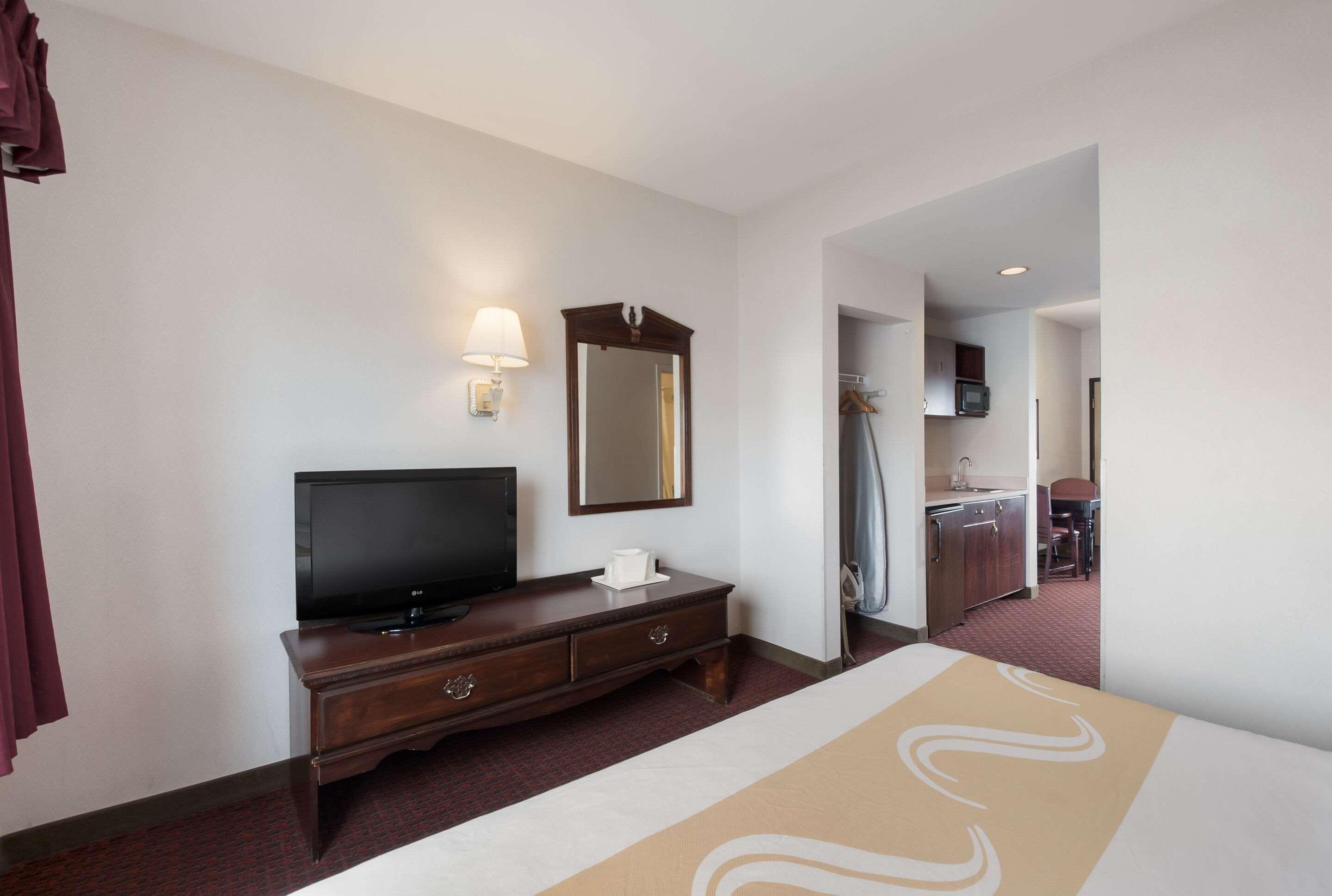 Quality Inn Grand Suites Bellingham Exterior photo