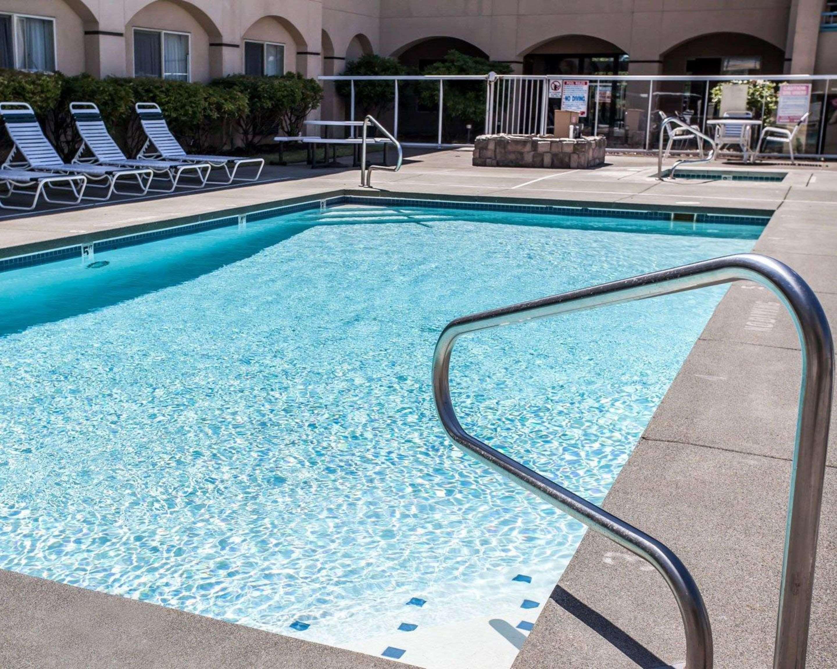 Quality Inn Grand Suites Bellingham Exterior photo