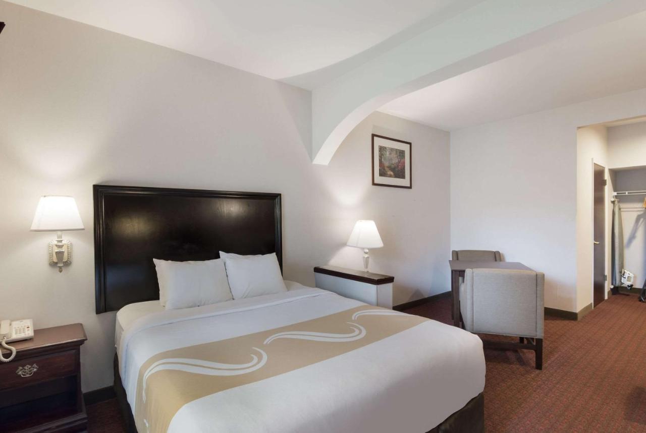 Quality Inn Grand Suites Bellingham Exterior photo