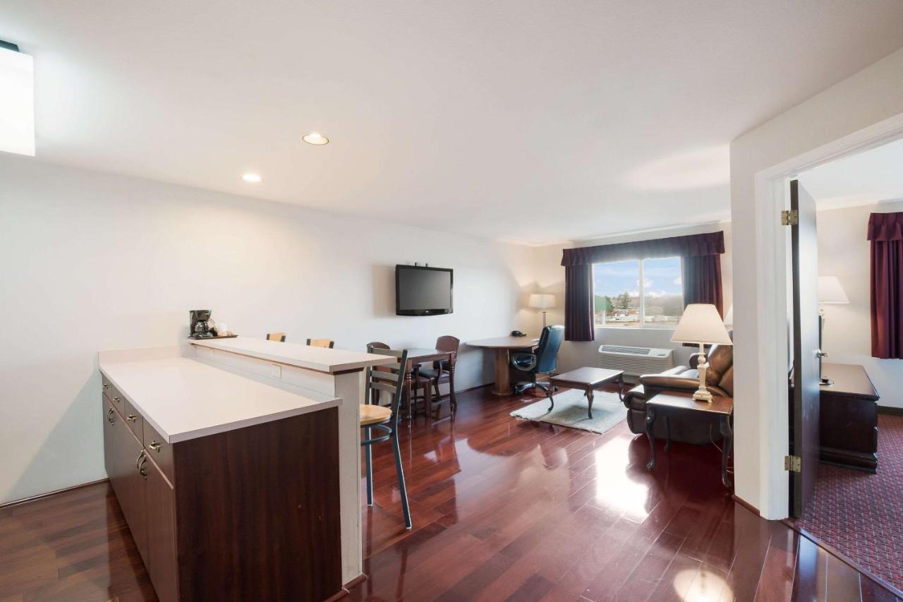 Quality Inn Grand Suites Bellingham Exterior photo