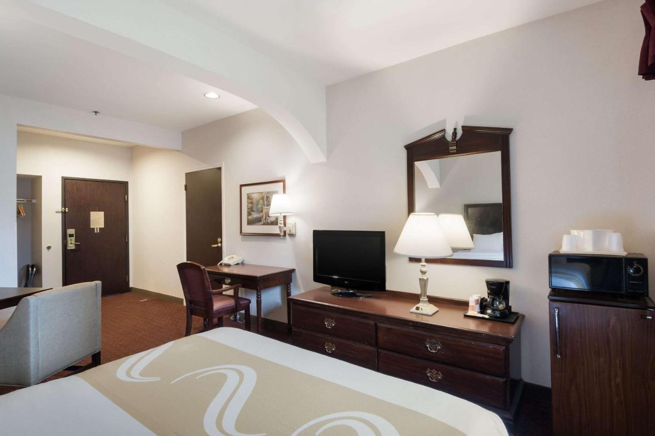 Quality Inn Grand Suites Bellingham Exterior photo